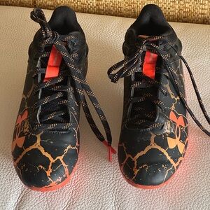 UNDER ARMOUR Boys/Girls Soccer/Baseball/ Football cleats sUSA 1Y.EUR 32. Vietnam